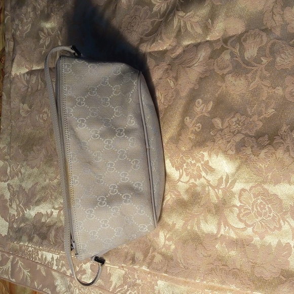 10x5 authentic Gucci small purse very good condition serial number 0 7 1 9 8 2 1 - Picture 5 of 14